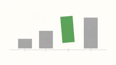 Eine Reihe grauer geometrischer Blöcke in aufsteigender Höhe als Bewertungsskala, aus der ein einzelner grüner Block herausgelöst ist und leicht verschoben über der Reihe schwebt, verbunden durch eine dünne graue Rasterlinie.