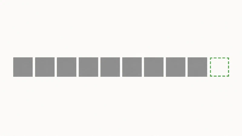 Eine Reihe von acht grauen geometrischen Blöcken in einer Linie, gefolgt von einer deutlichen Lücke, in der ein neunter Block fehlen würde, die Lücke markiert durch eine dünne gestrichelte grüne Kontur.